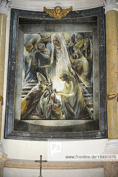 Altarbild  Innenansicht der Basilika Unserer Lieben Frau vom Rosenkranz in Fatima in Zentralportugal  Fatima  Portugal  Europa