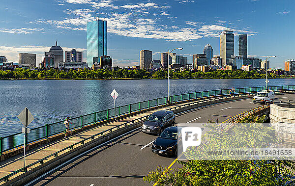 Boston Skyline und der Charles River von Cambridge  Boston  Massachusetts  Neuengland  Vereinigte Staaten von Amerika  Nordamerika