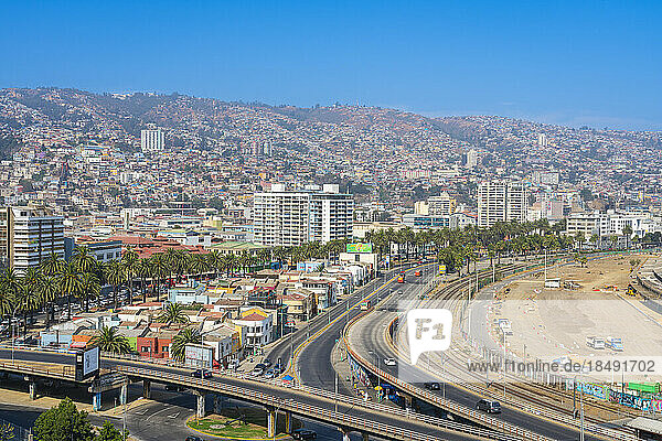 Valparaiso Stadt vom Mirador Baron aus gesehen  Valparaiso  Chile  Südamerika
