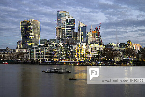 City of London Stadtbild in der Morgendämmerung  London  England  Vereinigtes Königreich  Europa