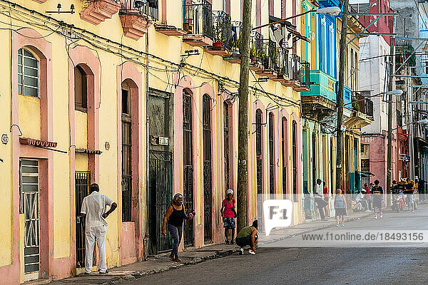Typische Seitenstraße  Alt-Havanna  Kuba  Westindien  Karibik  Mittelamerika