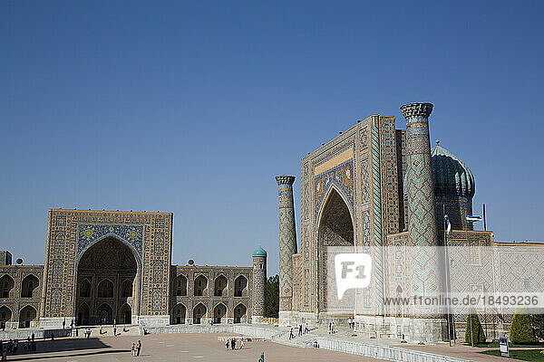 Tilla-Kari und Sherdor Madrassahs  von links nach rechts  Registan-Platz  UNESCO-Weltkulturerbe  Samarkand  Usbekistan  Zentralasien  Asien