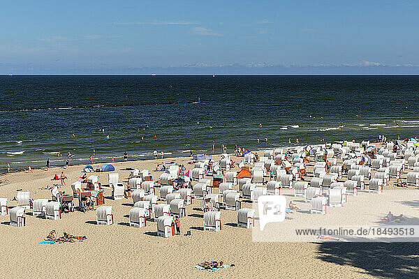 Strandkörbe am Strand von Sellin  Insel Rügen  Ostsee  Mecklenburg Vorpommern  Deutschland  Europa
