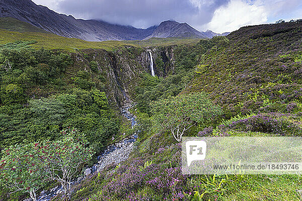 Eas Mor Wasserfall  Isle of Skye  Innere Hebriden  Schottland  Vereinigtes Königreich  Europa