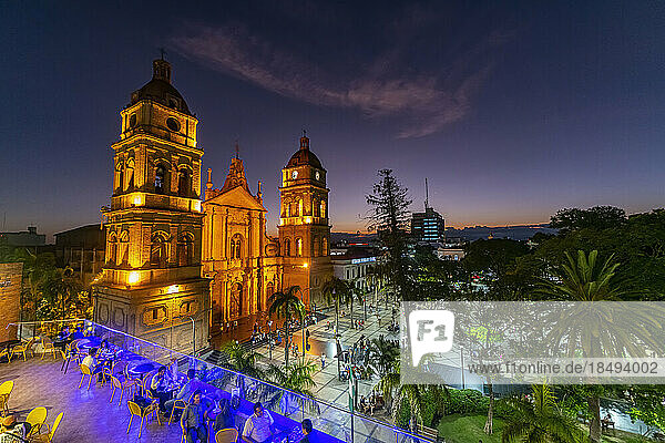 Kathedralenbasilika St. Lawrence bei Nacht  Santa Cruz de la Sierra  Bolivien  Südamerika