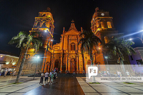 Kathedralenbasilika St. Lawrence bei Nacht  Santa Cruz de la Sierra  Bolivien  Südamerika