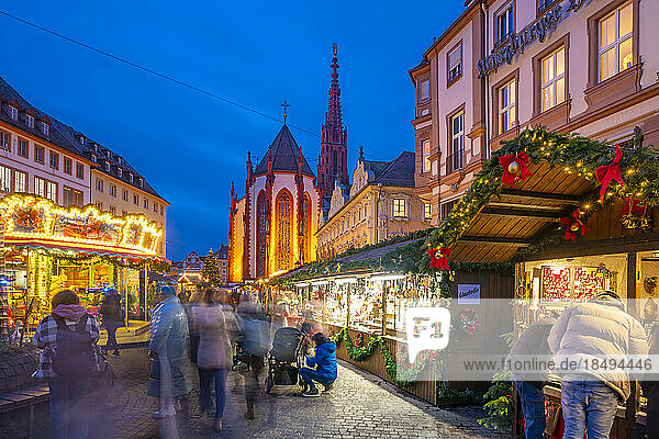 View of Christmas market and Maria Chappel in Oberer Markt at dusk  Wurzburg  Bavaria  Germany  Europe