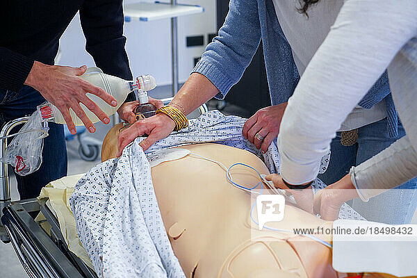 Resuscitation training on a dummy: defibrillator and respiratory aid. Various health professionals are trained in the evolution of practices  care and emergency procedures within the Faculty of Medicine of Montpellier. They have to work on serious cases of everyday life faithfully reproduced on a SimMan dummy. Here  respiratory arrest on a man in his forties. Attempt to resuscitate using defibrillator  AED and respiratory aid.