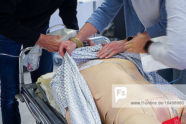Resuscitation training on a dummy: defibrillator and respiratory aid. Various health professionals are trained in the evolution of practices  care and emergency procedures within the Faculty of Medicine of Montpellier. They have to work on serious cases of everyday life faithfully reproduced on a SimMan dummy. Here  respiratory arrest on a man in his forties. Attempt to resuscitate using defibrillator  AED and respiratory aid.