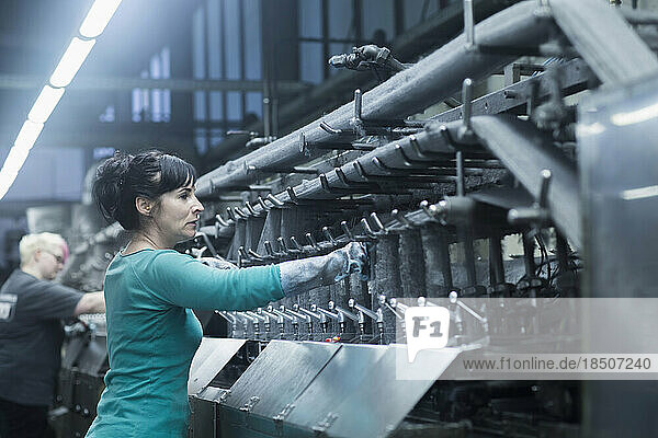 Two women working in the steel wool cleaner industry  Lahr  Baden-Wuerttemberg  Germany