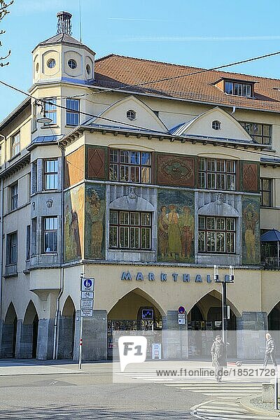 Historische Markthalle  hinten Türme der Stiftskirche  Landeshauptstadt Stuttgart  Baden-Württemberg  Deutschland  Europa