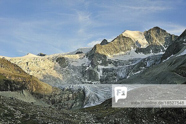 Der Moiry Gletscher im Abendlicht bei Sonnenuntergang in den Penninischen Alpen  Wallis  Schweiz  Europa