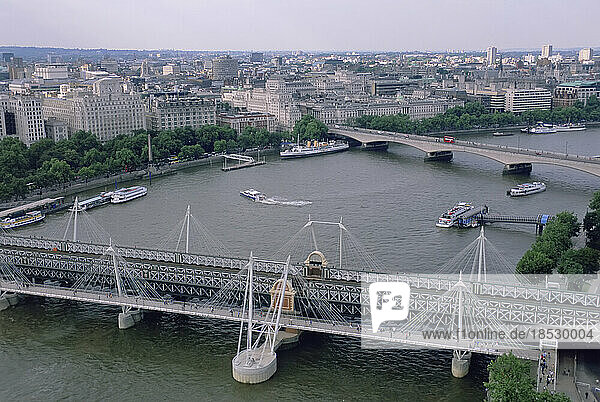 Luftaufnahme der Themse und der London Bridge  London  England  UK; London  England
