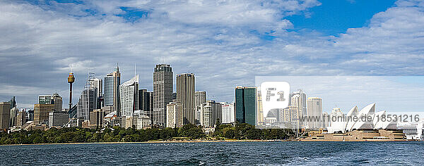 Panoramablick auf die Skyline von Sydney; Sydney  Australien