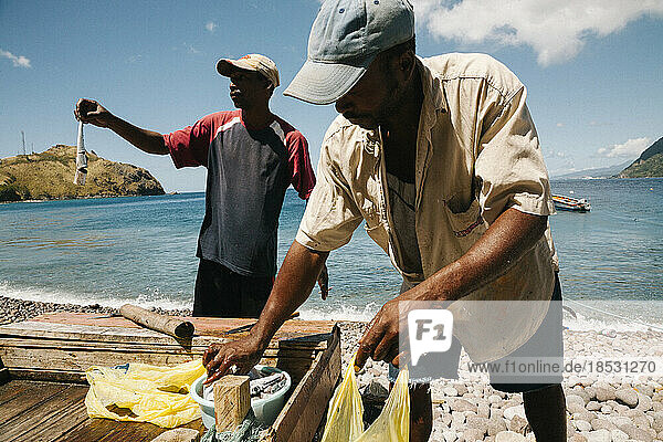 Szene aus dem kleinen Fischerdorf Scotts Head auf der Insel Dominica in den Westindischen Inseln; Scotts Head  Dominica  Westindische Inseln