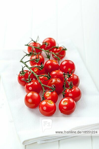Frische Tomaten auf dem Tisch