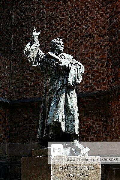 Historisches Martin-Luther-Denkmal in Hannover  Deutschland  errichtet im Jahr 1900. Lutherjahr 2017 markiert 500 Jahre Reformation  Europa
