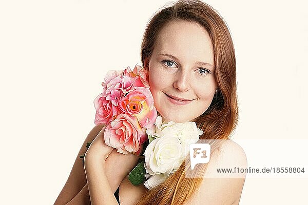 Porträt einer jungen Frau mit Blumen