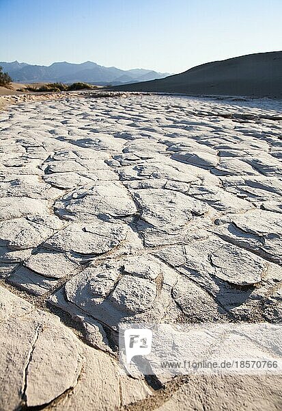 Death Valley  Kalifornien. Detail von Salzrückständen in der Wüste