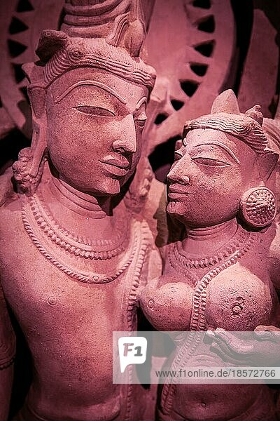 Indisches Liebespaar in tantrischer Stellung  Nordwestindien Originalmanufaktur  10 11 Jahrhundert