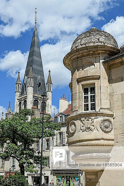 Erker an einem Altstadthaus  Dijon  Departement Côte dOr  Region Bourgogne-Franche-Comté  Burgund  Frankreich  Europa
