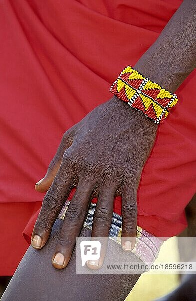 Massai Hand mit Armreifen  Kenia  Ostafrika  Afrika