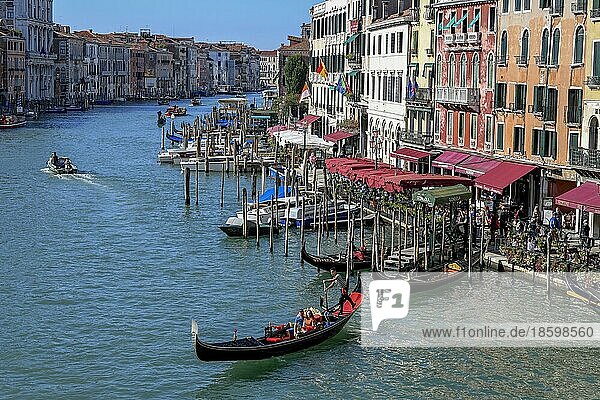 Venetian gondola at the Rialto Bridge on the Grand Canal  San Marco district  Venice  Veneto region  Italy  Europe