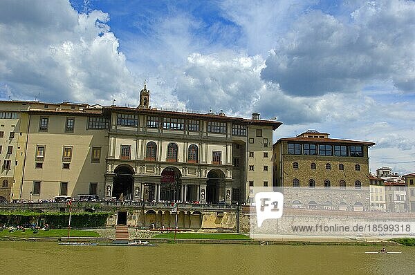 Florenz  Uffizien-Galerie  Fluss Arno  Toskana  Italien  Europa