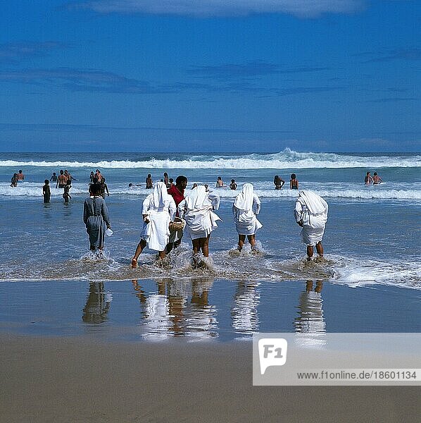 Nonnen am Strand  Südafrika