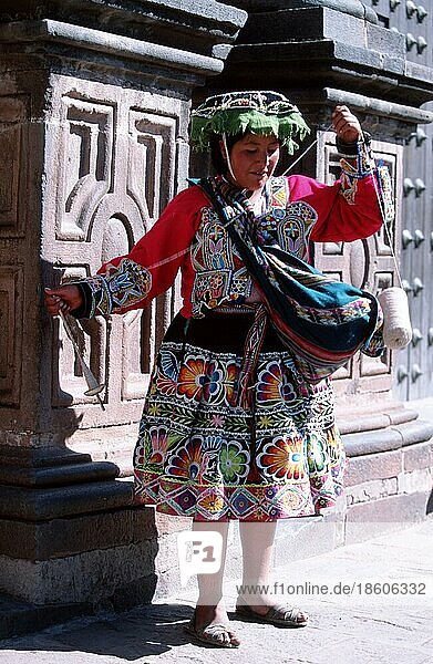 Indio woman in traditional dress  Cusco  Peru  South America