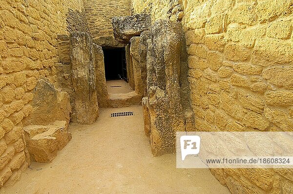 Galeriegrab  Dolmen de Viera  Antequera  Provinz Malaga  Andalusien  Spanien  Megalithanlage  Europa