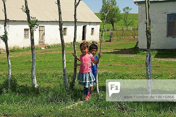 Kasachische Kinder  Gabagly-Nationalpark  Gabagly  Kasachstan  Asien