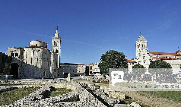 Römisches Forum  St. Donatus-Kirche  Glockenturm der St. Anastasia-Kathedrale  St. Maria-Kirche  Zadar  Dalmatia  Kroatien  Europa
