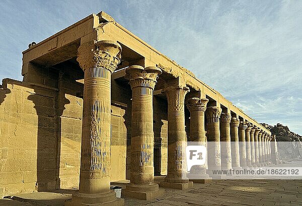 Östlicher Säulengang  Isis-Tempel  Philae-Insel  bei Assuan  Nassersee  Ägypten  Afrika