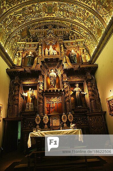 Altar in Hauskapelle des Jesuitenorden  Jesuiten-Block  Manzana Jesuitica  Cordoba-Stadt  Provinz Cordoba  Argentinien  Südamerika