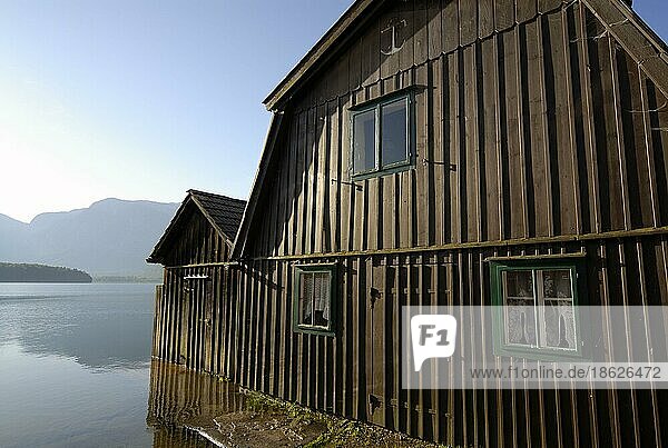 Holzhäuser am Hallstätter See  Salzkammergut  Oberösterreich  Hallstätter See  Ausstellung  Österreich  Europa
