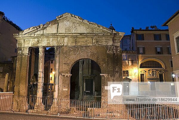 Portikus der Octavia  ehemaliger Gemüsemarkt 'Forum Holitorium'  Rom  Italien  Europa