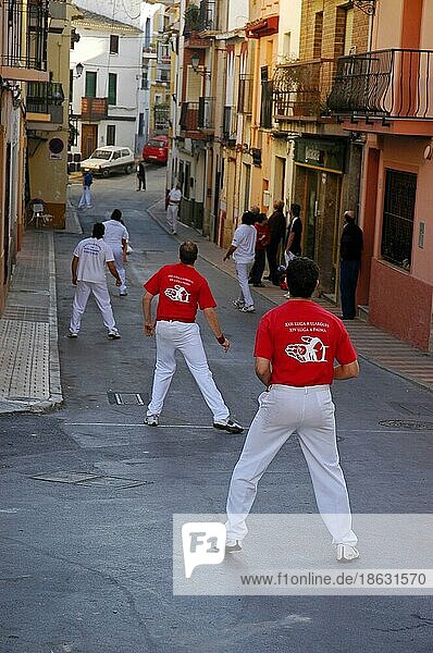 Männer spielen Pelota  Finestrat  Costa Blanca  Spanien  traditionelles Ballspiel  Europa