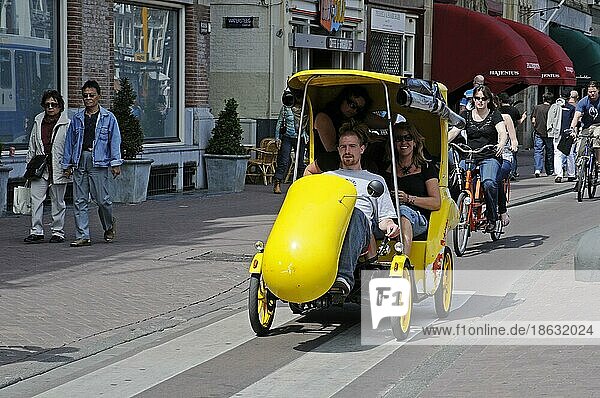 Fahrradtaxi  Altstadt von Amsterdam  Niederlande  Europa
