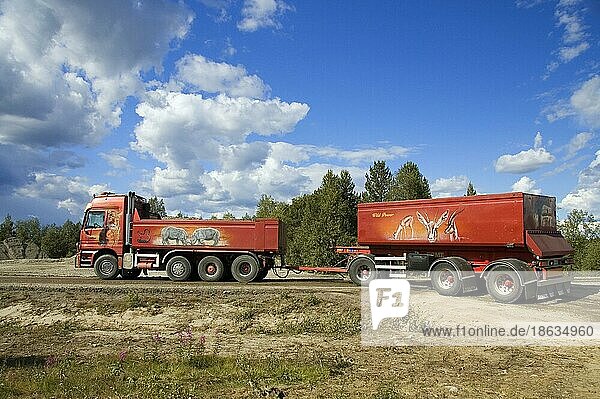Bemalter Lastwagen  Lappland  Schweden  Europa