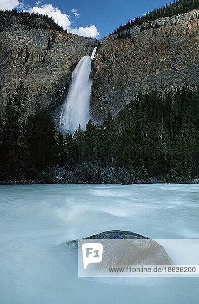 Takkakaw-Wasserfall und Yoho-Fluss  Monkmann Park  British Columbia  Kanada  Nordamerika