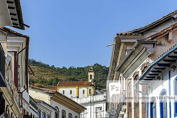 Alte Häuser und Kirchen in Kolonialarchitektur aus dem 18. Jahrhundert in der historischen Stadt Ouro Preto in Minas Gerais  Brasilien  Ouro Preto  Minas Gerais  Brasilien  Südamerika