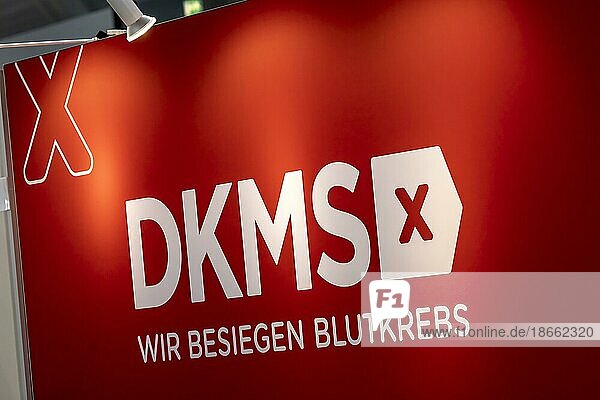 DKMS  Deutsche Knochenmarkspenderdatei  Logo mit Claim Wir besiegen Blutkrebs  Tübingen  Baden-Württemberg  Deutschland  Europa