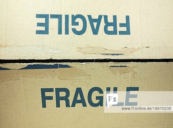 Fragile Tag auf Paket