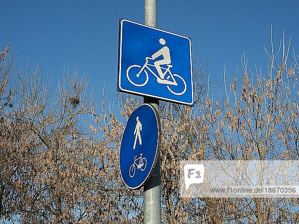 Zeichen für Fußgänger und Fahrradwege
