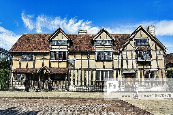 Geburtshaus von William Shakespeare  Fußgängerin  Stratford-upon-Avon  Warwickshire  England  Großbritannien  Europa