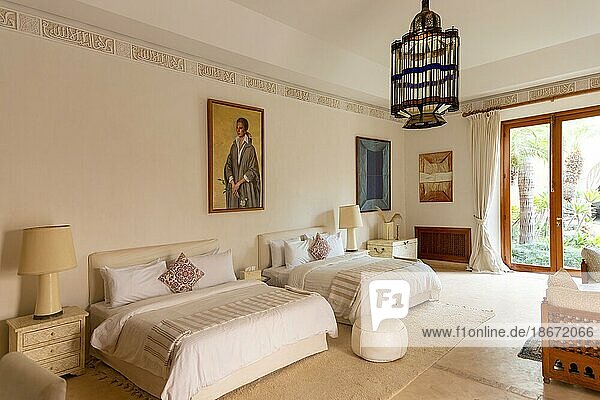 Schlafzimmer mit Porträt von Farah Diba Pahlavi  Palais Claudio Bravo  Taroudant  Sous Tal  Marokko  Nordafrika  Afrika
