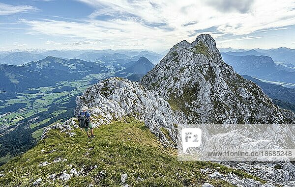 Mountaineer on a ridge path  crossing the Hackenköpfe  rocky mountains of the Kaisergebirge  Wilder Kaiser  Kitzbühler Alps  Tyrol  Austria  Europe