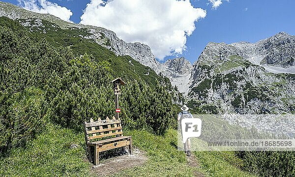 Bench and wayside shrine  mountaineers climbing the Hackenköpfe  Kaisergebirge  Wilder Kaiser  Kitzbühel Alps  Tyrol  Austria  Europe