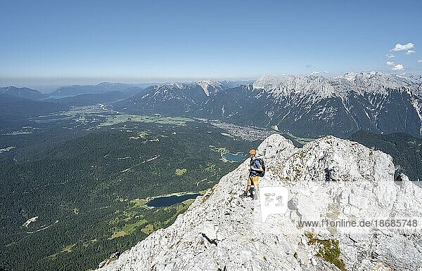 Mountaineers climbing to the Upper Wettersteinspitze  behind Ferchensee and Karwendel Mountains  Wetterstein Mountains  Bavarian Alps  Bavaria  Germany  Europe